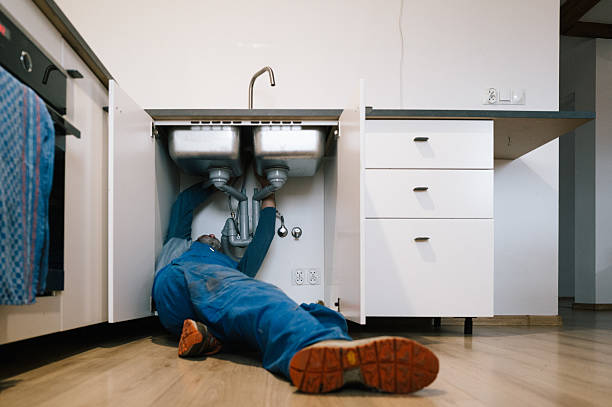 Professional Emergency Plumber technician working in Greenback, TN